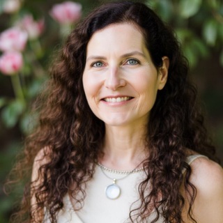 Silvia Suryodaya Grupp Offiziell