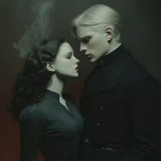 Анна Флин / Писательница